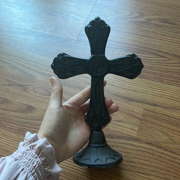 ✨Rustic Metal Cross - Picture 2 of 4